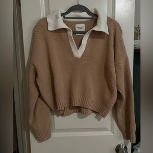 Abercrombie & Fitch tan sweater